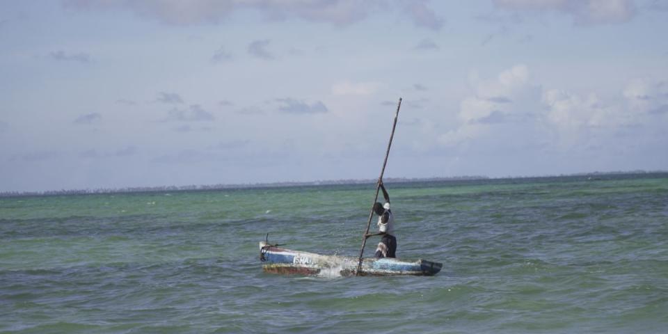 Fisker fra den Mozambianske kyst. Foto Justicia Ambiental- Friends of the Earth Mozambique